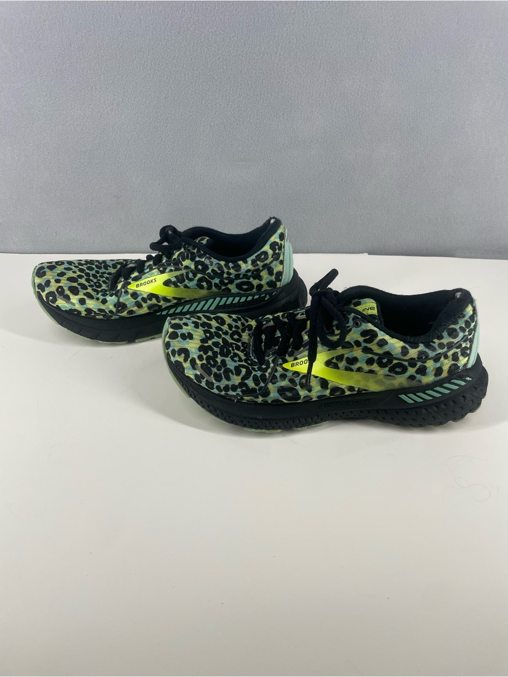 Brooks Adrenaline 21 Run Wild Women's Size 6.5 Running Shoes Nightlife Cheetah